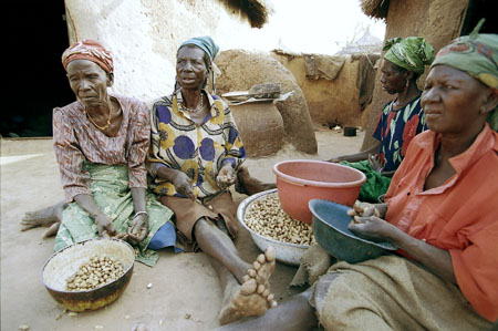 09-23 shelling peanuts.jpg